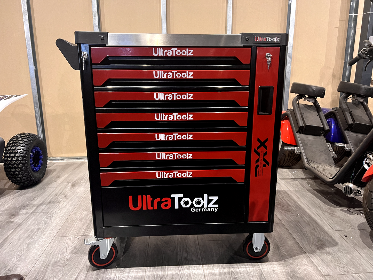 Ultratoolz - Werkstattwagen mit 7 Schubladen, XXL Größe, voll bestückt, Schaumeinlagen in Schwarz und Rot